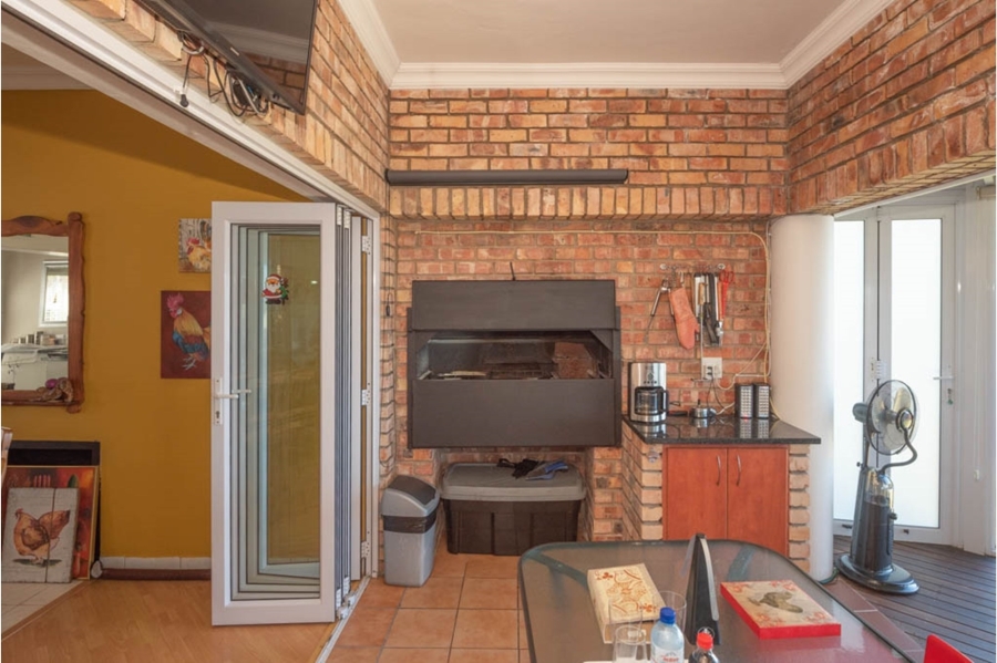 6 Bedroom Property for Sale in Humerail Eastern Cape